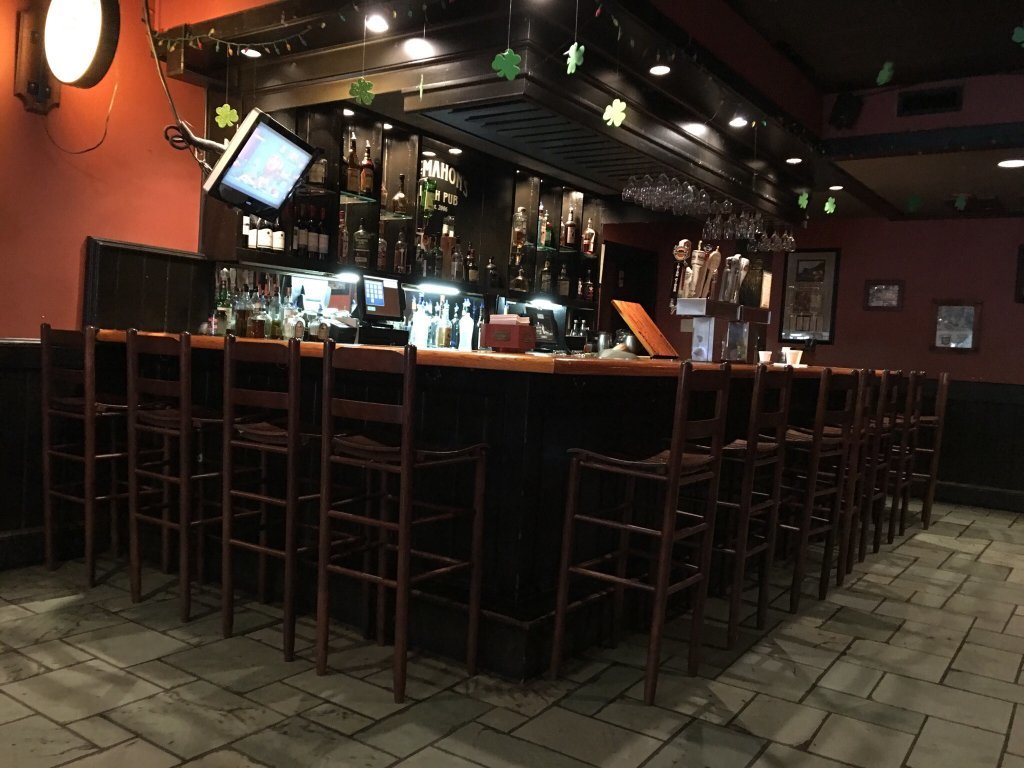 McMahon`s Irish Pub & Restaurant